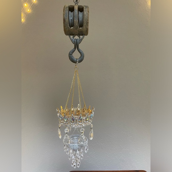 Diva Crown Couture Suncatcher Mobile - Picture 3 of 8